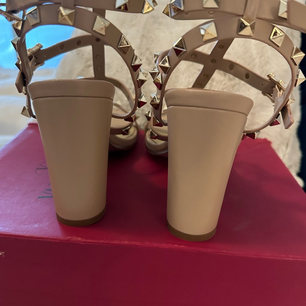 Designer shoes - Picture 3 of 5